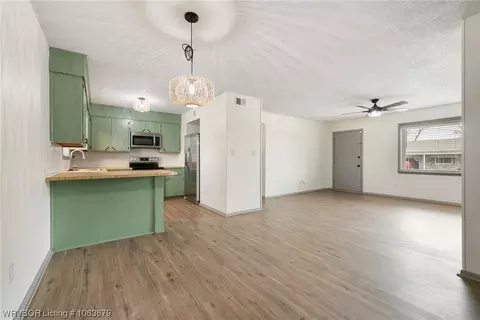 6 E Columbus St, Lavaca, AR 72941 photo 7