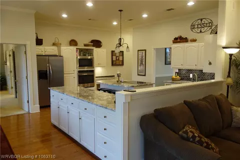 3315 Larkspur Ln, Fort Smith, AR 72916 photo 2