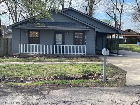 203 W Avenue D, Heavener, OK 74937