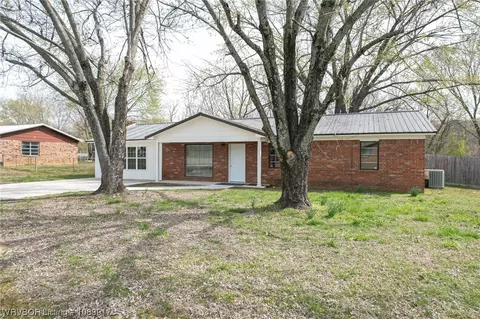 705 Pecan St, Muldrow, OK 74948