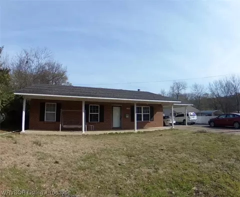 104 W Spring St, Ozark, AR 72949