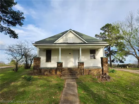 700 S Adams St, Charleston, AR 72933