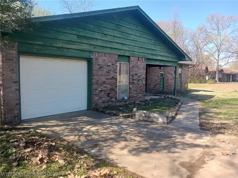 12067 W State Highway 22, Dardanelle, AR 72834