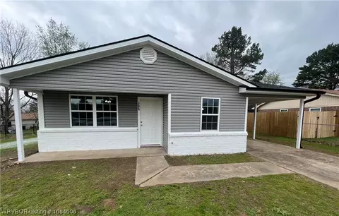 305 37th St, Van Buren, AR 72956