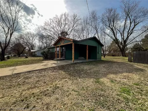 811 N 2nd St, Ozark, AR 72949 photo 3