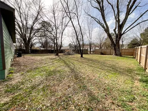 811 N 2nd St, Ozark, AR 72949 photo 4