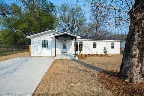 1830 Pleasant Valley Pl, Van Buren, AR 72956