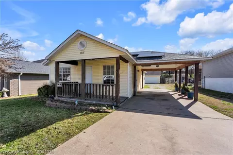 1017 E St, Rogers, AR 72756