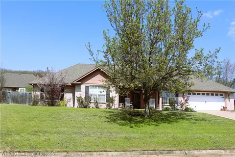 903 Kentucky Derby Dr, Sallisaw, OK 74955