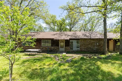 477450 E 1090 Rd, Roland, OK 74954
