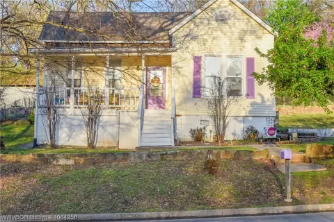 513 10th St, Van Buren, AR 72956