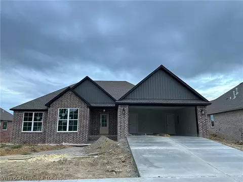 8400 Mclaren Dr, Fort Smith, AR 72906