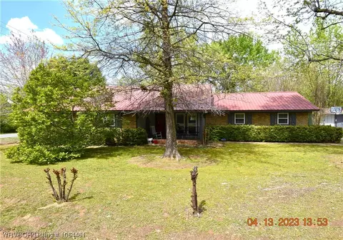555 W Taylor Dr, Sallisaw, OK 74955