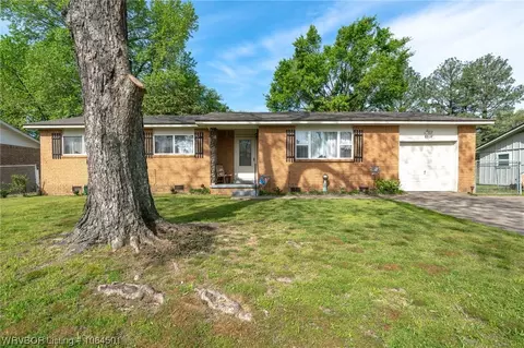 8206 Hermitage Dr, Fort Smith, AR 72908 photo 1