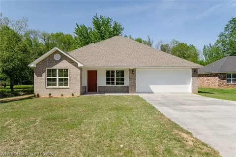 1422 E Main St, Lavaca, AR 72941