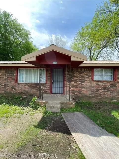 1301 6th St, Waldron, AR 72958 photo 2