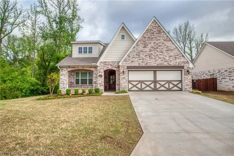 8200 Donnington Ct, Fort Smith, AR 72916