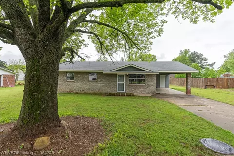 130 E Dena St, Booneville, AR 72927