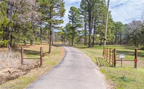 8650 Beulah Land Dr, Ozark, AR 72949