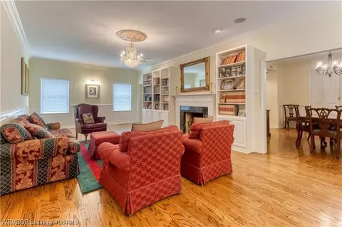 Living - 3327 Crowe Hill Cir, Fort Smith, AR 72903 photo 3 of 5
