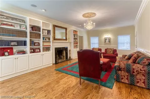 Living - 3327 Crowe Hill Cir, Fort Smith, AR 72903 photo 4 of 5