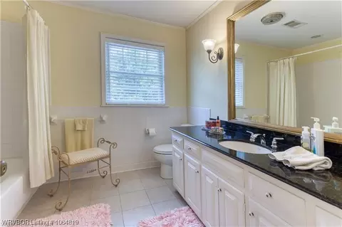 Bath - 3327 Crowe Hill Cir, Fort Smith, AR 72903 photo 4 of 5