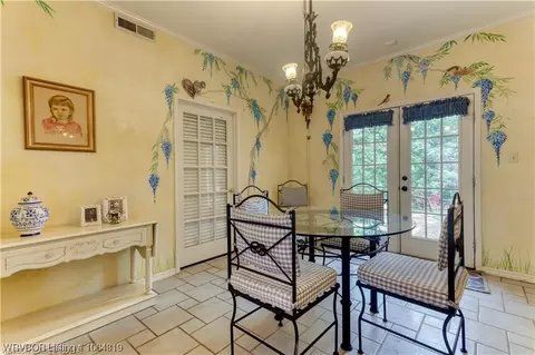 Dining - 3327 Crowe Hill Cir, Fort Smith, AR 72903 photo 2 of 4