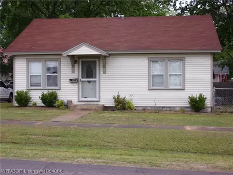 512 River St, Ozark, AR 72949