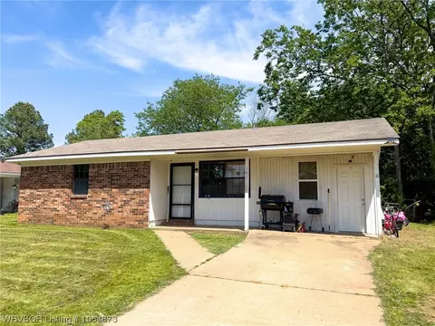 107 S 43rd St, Van Buren, AR 72956
