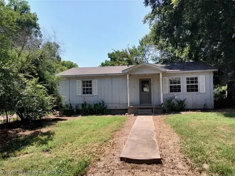 66 Petit Jean St, Magazine, AR 72943
