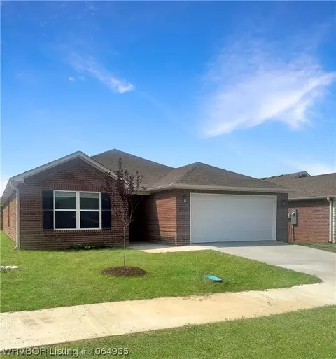 7935 Windflower Ln, Fort Smith, AR 72916