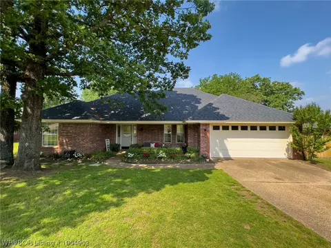 1621 Hunter Hill Dr, Van Buren, AR 72956