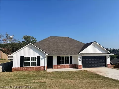 2107 Lisa Ln, Van Buren, AR 72956