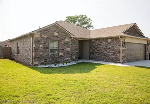 137 Lavender Ln, Alma, AR 72921