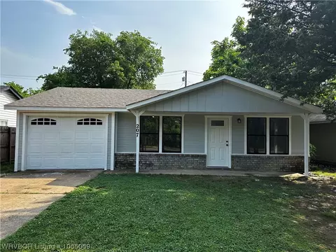 207 Ward Ave, Poteau, OK 74953
