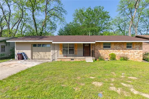 2211 N 55th Ln, Fort Smith, AR 72904