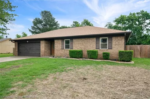 8917 Bryn Mawr Cir, Fort Smith, AR 72908 photo 2
