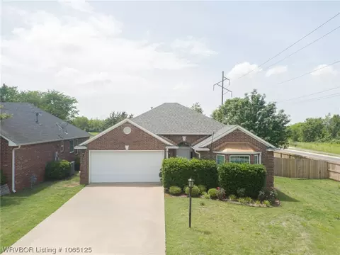 6800 Red Pine Dr, Fort Smith, AR 72916