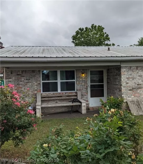 1006 N Gray St, Pocola, OK 74902