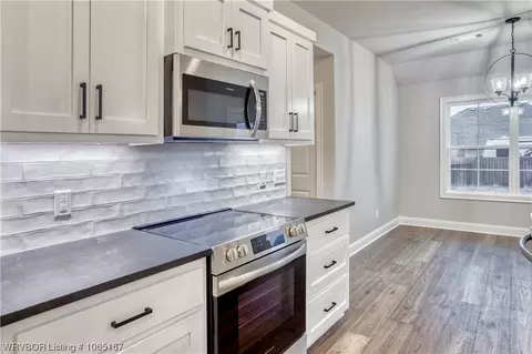 Kitchen - 2732 Turtle Creek Dr, Lavaca, AR 72941 photo 5 of 6