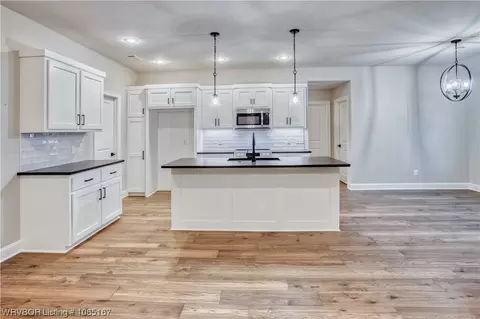 Kitchen - 2732 Turtle Creek Dr, Lavaca, AR 72941 photo 2 of 6