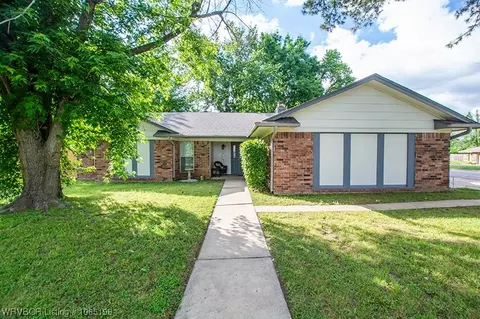 8600 Harvard Dr, Fort Smith, AR 72908