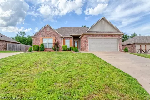 178 Pine St, Greenwood, AR 72936