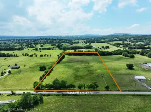 000 Pleasant Valley Rd, Wister, OK 74966