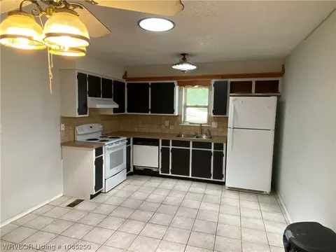8246 Red Oak Dr, Ozark, AR 72949 photo 3