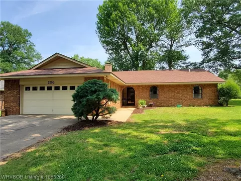 206 Dogwood Ave, Poteau, OK 74953