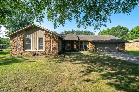 19 Royale Dr, Van Buren, AR 72956