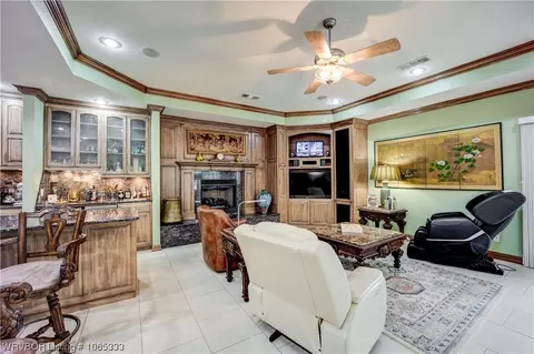Living - 5300 E Valley Rd, Fort Smith, AR 72903 photo 2 of 6