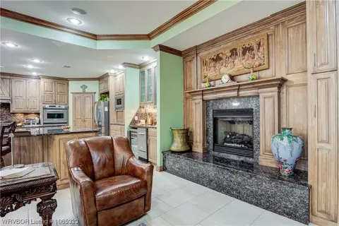 Living - 5300 E Valley Rd, Fort Smith, AR 72903 photo 3 of 6