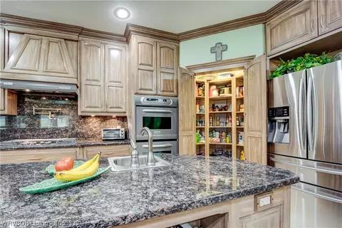 Kitchen - 5300 E Valley Rd, Fort Smith, AR 72903 photo 5 of 6
